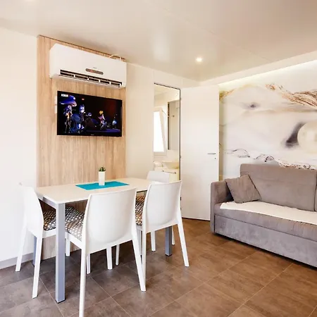 Mobile Homes - Fkk Nudist Solaris Tar-Vabriga